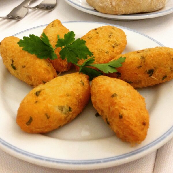 PASTEL DE BACALHAU